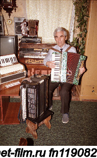 A resident of the city of Naberezhnye Chelny with musical instruments at home.