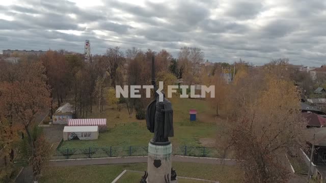 Аэросъемка, коптерная съемка, вид сверху на памятник русскому богатырю Илье-Муромцу в городе Муром,...