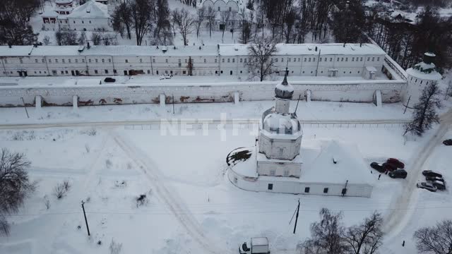 Аэросъемка, съемка коптером, белоснежный александровский Кремль, снег вокруг, царские палаты6...