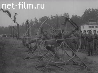 Newsreel Soviet warrior 1982 № 4 Komsomol Air Defense. So learn paratroopers. Forty years later. In the distant garrison.