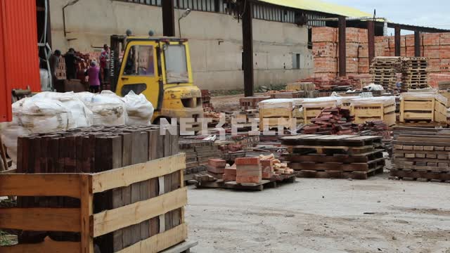 Mini loader on the open stock bricks.
Russia, factory, brick factory, mechanism, industry, spin,...