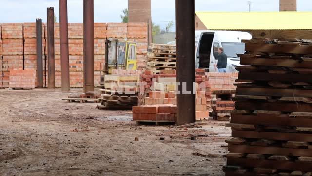 Mini loader on the open stock bricks.
Russia, factory, brick factory, mechanism, industry, spin,...