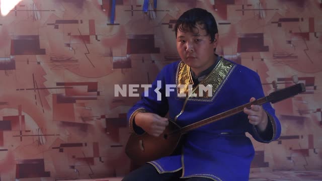 A young man-Altai is the national musical instrument A young man-Altai is the national musical...