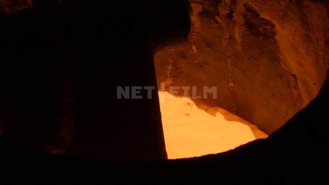 Плавление металла в домне Литейщик Завод Литейный цех Жидкий металл