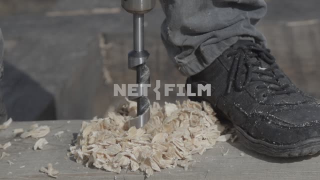 Lapse drill drill wood.
Close-up, slow motion, drill, drill, Board, wood, sawdust, shavings, feet,...