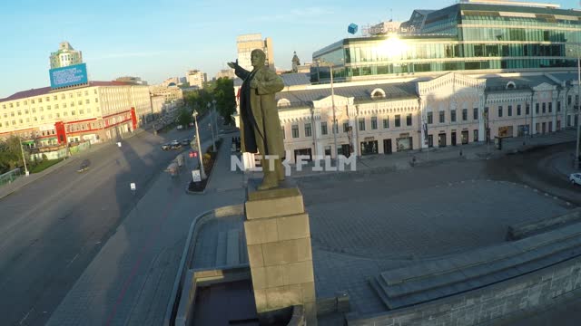 View of a deserted Avenue of Lenin, Lenin monument, Yekaterinburg.
Russia, Yekaterinburg, city, -...
