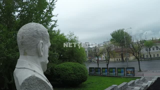The camera moves past the sculpture, the view of the empty street.
Russia, Yekaterinburg, city, -...