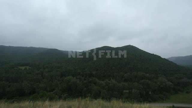 Природа Урала, панорама горной долины Сулейманово, горы, холмы, долина, луг, травы, деревья, лес,...