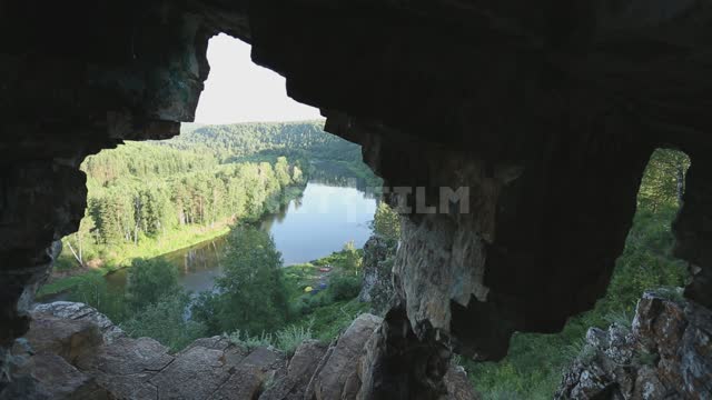 Вид на реку из пещеры Урал, Саткинский район, Сикияз-Тамак, река, вода, лес, деревья, горы, скалы,...