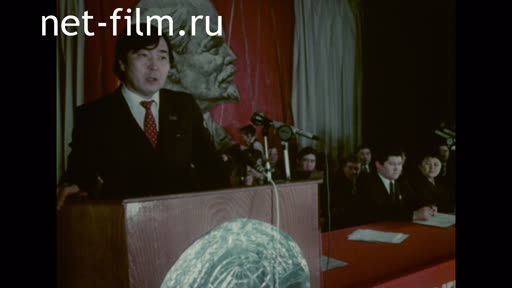 Meeting voters with Olzhas Suleimenov. (1987)