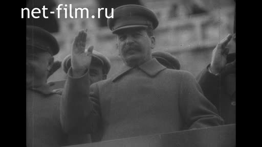 Footage Stalin's government on the podium of the Mausoleum. (1930 - 1933)