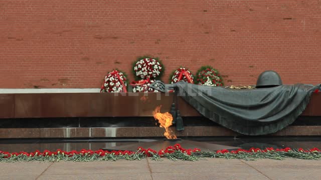 Могила Неизвестного солдата, горит Вечный огонь Александровский сад, могила Неизвестного солдата,...