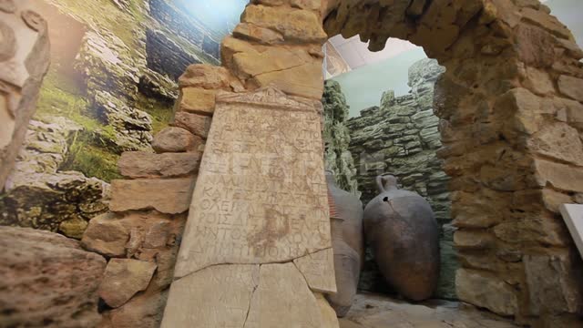 Музей-заповедник Танаис, каменная арка, амфоры в углу, съемка с приближением Танаис, музей,...