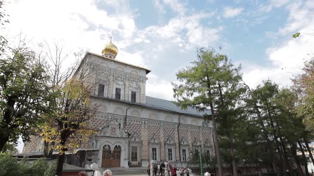 Троице-Сергиева лавра, церковь Преподобного Сергия с трапезной палатой, съемка сверху вниз...