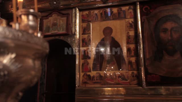 Троице-Сергиева лавра, иконы с изображениями Иисуса и Преподобного Сергия Радонежского...