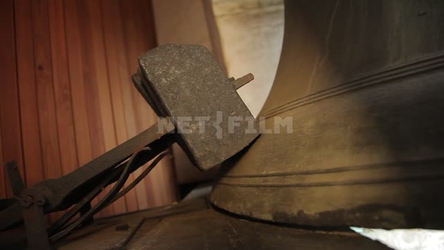 Невьянская наклонная башня, механические часы, колотушка бьет по одному из колоколов Невьянск,...