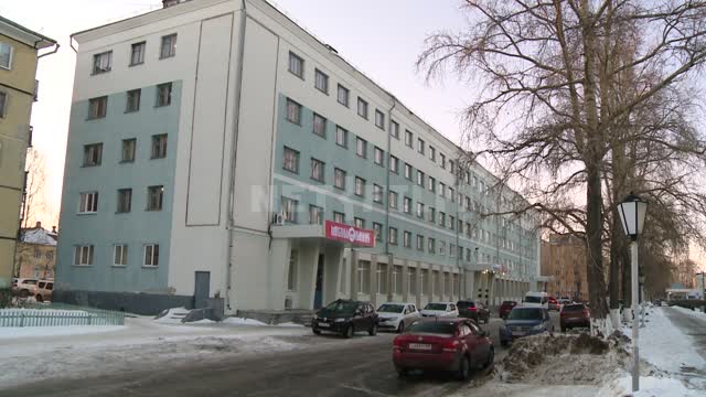 Табличка с надписью "Решением Советского правительства основан город Северодвинск в 1938г", здание...