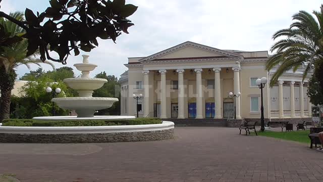 Здание "Зимний театр" здание, зимний, театр, фонтан, лето, турист, отпуск, отдых
