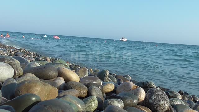 черное море, в воде плавают отдыхающие, туристы черное море, волны, отдых, туристы, отпуск, пляж,...