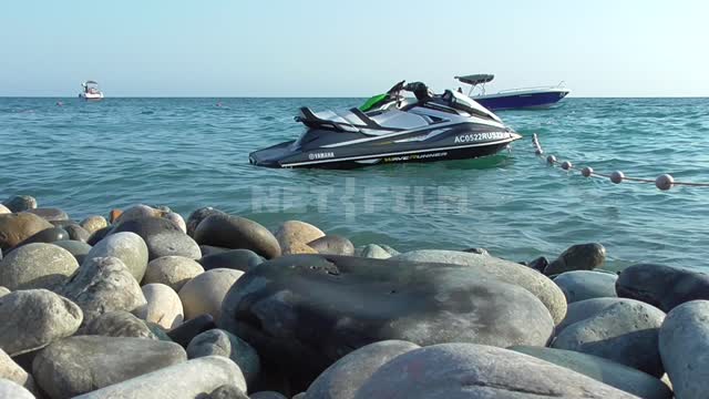 черное море, припаркован водный мотоцикл черное море, водный мотоцикл, отдых, туристы