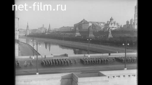 Footage Moscow in the summer of 1942. (1942)