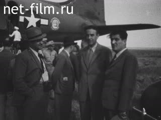Сюжеты Посол США в СССР А. Гарриман на американском военном аэродроме под Полтавой. (1944)