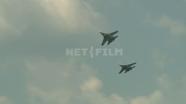 Simulated combat.
In the sky four planes. Fighter aircraft
