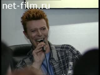 Footage David Bowie, press conference. (1996)