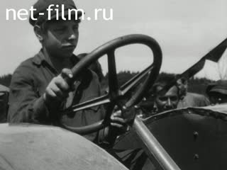 Footage Demonstration of the tractor at the farm "Schelyapino". (1929)