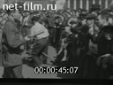 Сюжеты Сбитый фашистский самолет на площади Свердлова. (1941)
