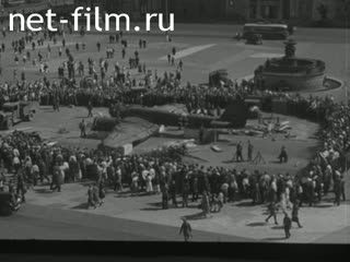 Footage A downed Nazi plane on Sverdlov Square. (1941)