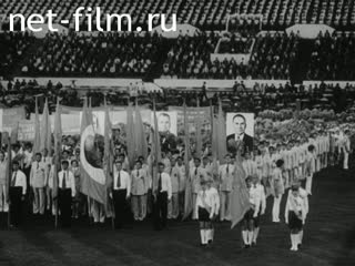Сюжеты Торжественная манифестация молодежи на стадионе "Динамо". (1973)