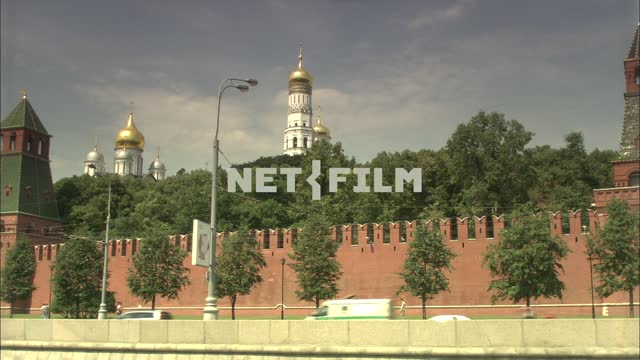 The Kremlin and the Kremlin embankment The Kremlin.
Machine.
Trees.
Dome.
The Moscow river
Shooting...