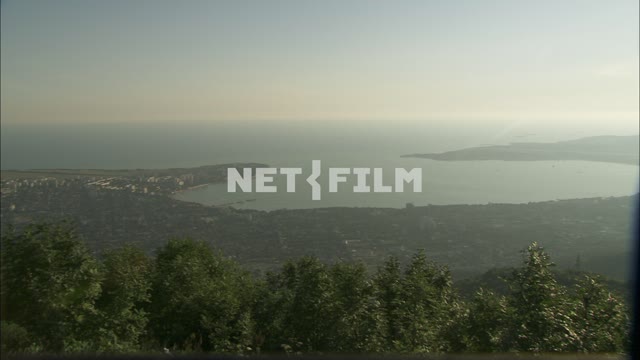 Панорама города Геленджик и Черного моря Природа.
Панорама.
Небо.
Солнце
Облака.
Берег.
Море...
