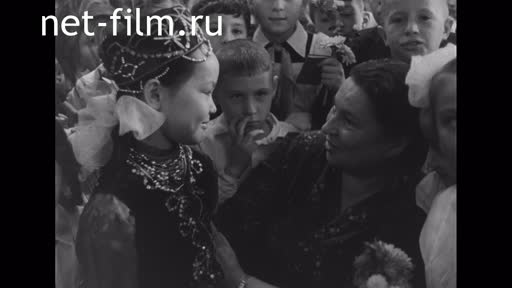 Footage Meeting Agnia Barto with pioneers and schoolchildren of Tselinograd. (1965)