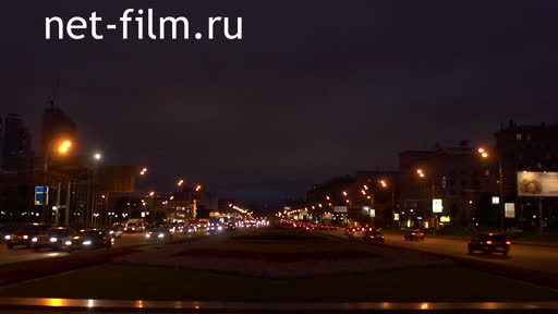 Движение автотранспорта по ночному городу. Москва.
Машины
Фонари
Улицы
Дорога
Лето