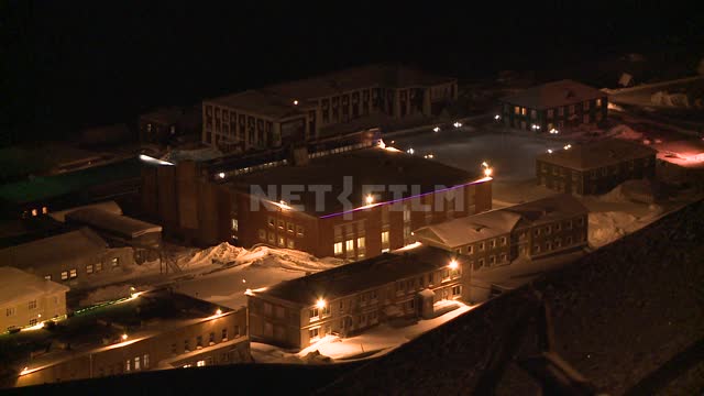Вид на жилые здания ночью Русский север, ночь, зима, снег, фонари, окна.
