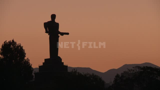 Парк победы и монумент "Мать-Армения" ранним утром....