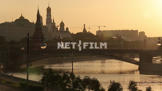 Вид на Кремль и Москва реку. Кремль, большой Кремлевский дворец, колокольня Ивана Великого,...