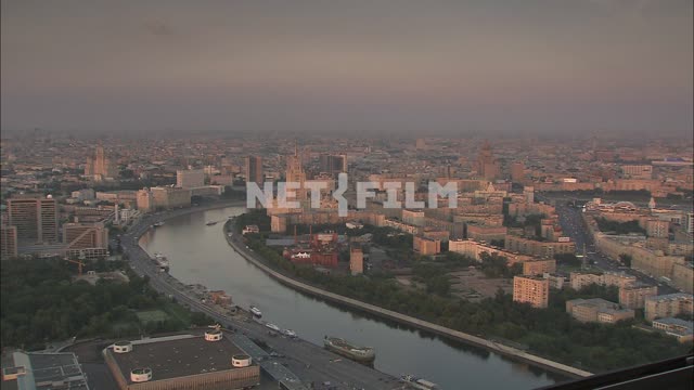 Панорама Москвы с птичьего полета. Москва-река.  
Высотка. 
Дом правительства. 
Центр Международной...